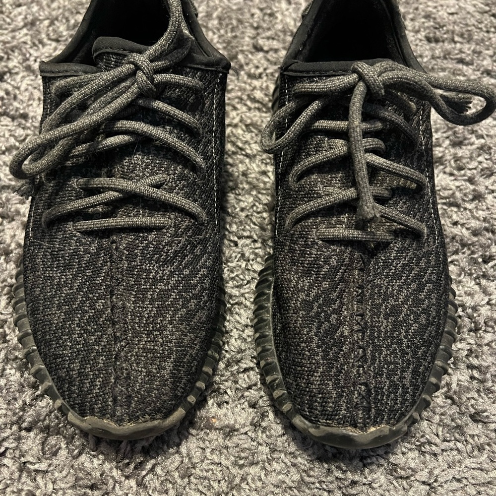 Adidas Yeezy Boost 350 v2 - Black-Youth size 5.5